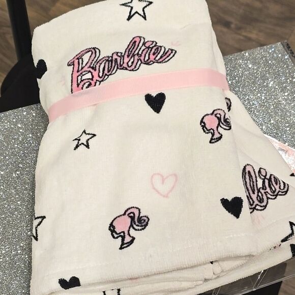Barbie Signature Logo Hearts & Stars 2-PK Hand Towels - Picture 5 of 6